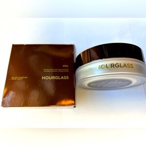 NWT🌷Hourglass Veil Translucent Setting Powder - Talc Free!
